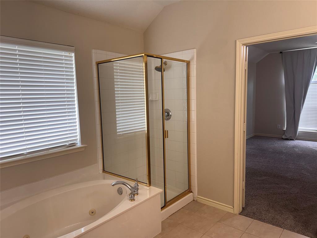 4214 Glistening Spring Rowlett, TX 75088 - Photo 28 of 32 Primary Bath - jetted tub, separate shower