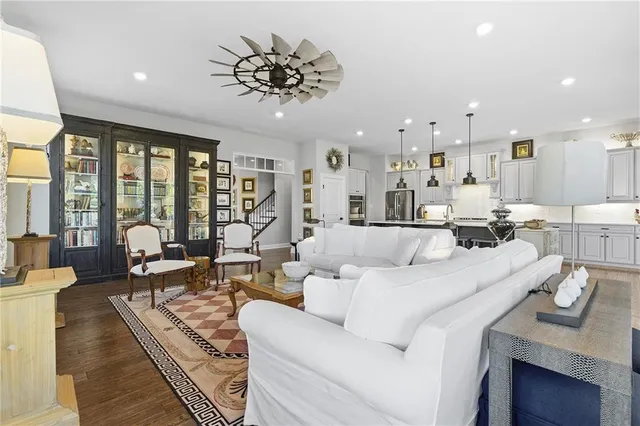 $898,000 | 2015 Cherry Road, Gibsonia, PA 15044