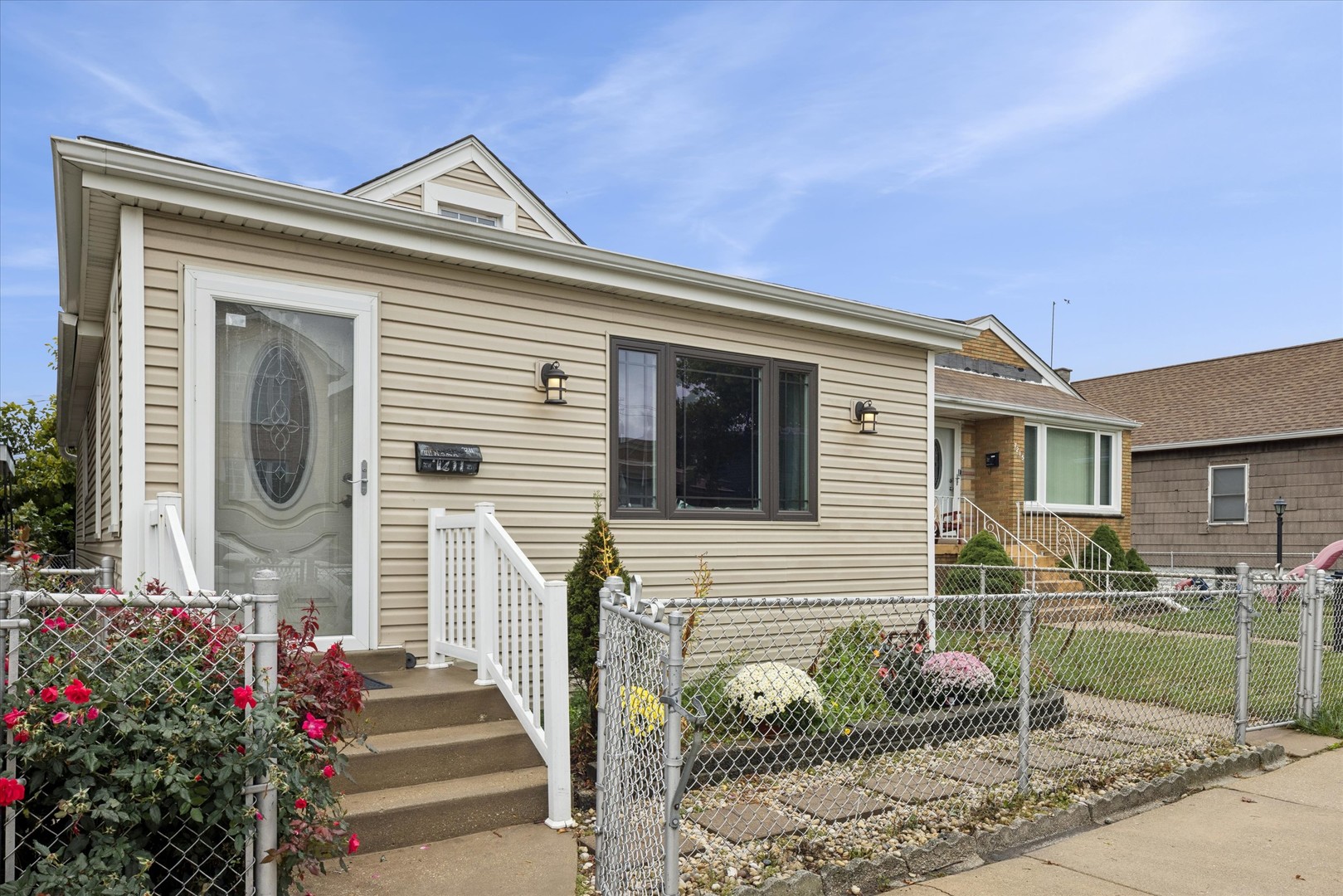 7211 West 58th Place Summit Argo, IL 60501 - Photo 2 of 15 a front view of a house with a porch