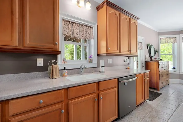 a view of entryway with a front door