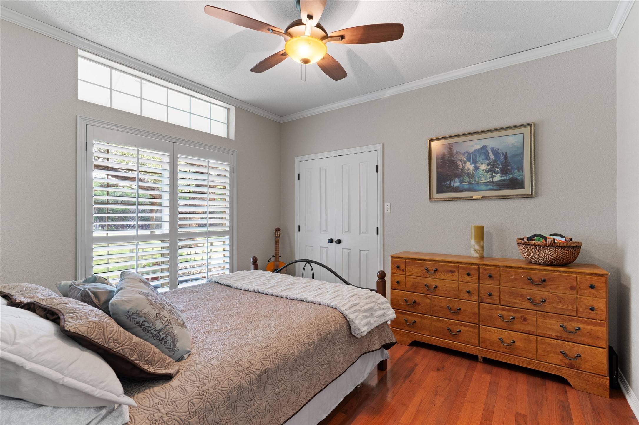 223 East Ridgewood Road Georgetown, TX 78633 - Photo 20 of 40 Hardwood floors and a ceiling fan create a comfortable and inviting atmosphere in the secondary bedroom