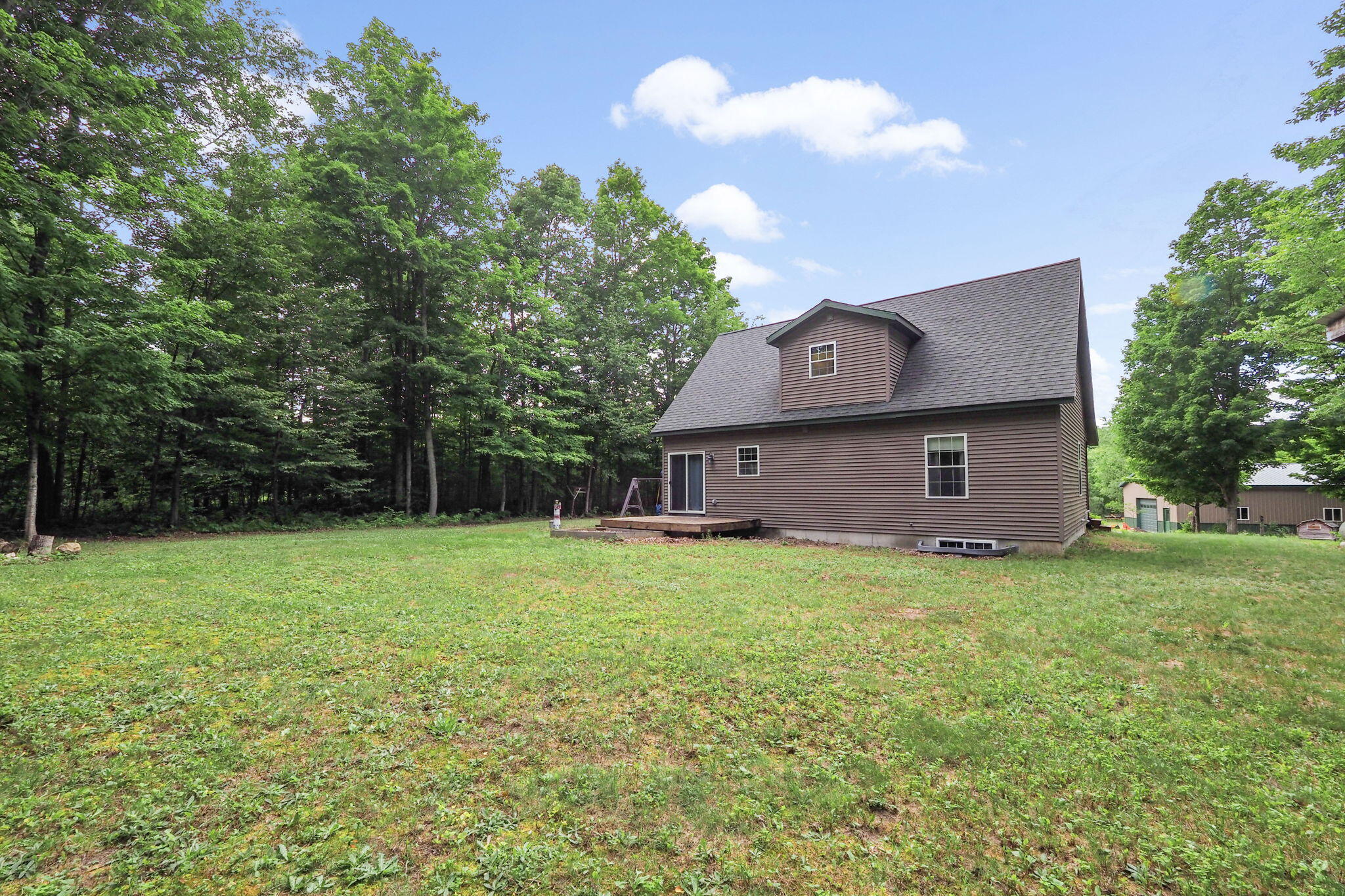 11711 Cinder Road Beulah, MI 49617 - Photo 5 of 53 4-web-or-mls-P7150251