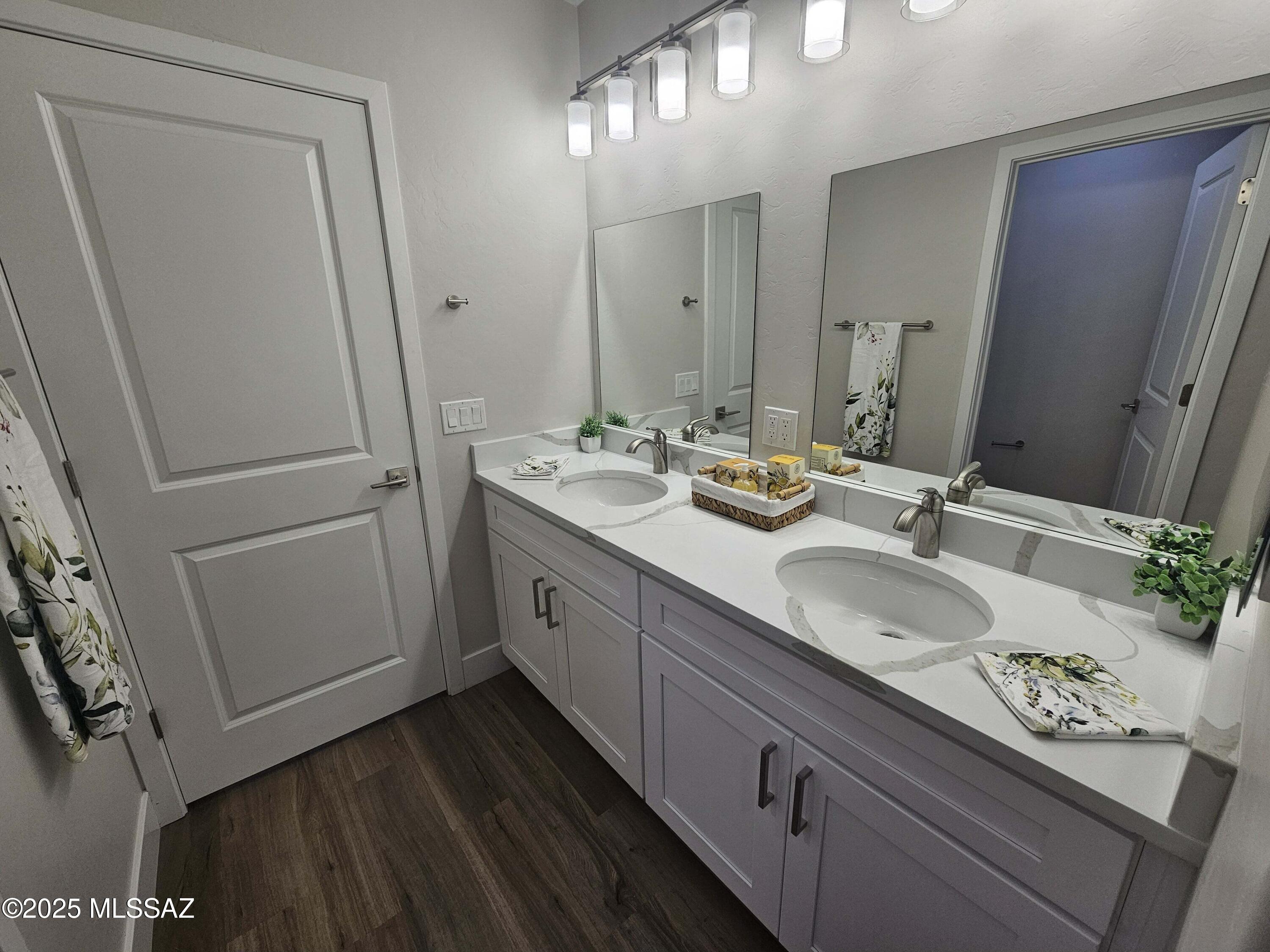 2020 East River Road, Unit 102 Tucson, AZ 85718 - Photo 14 of 21