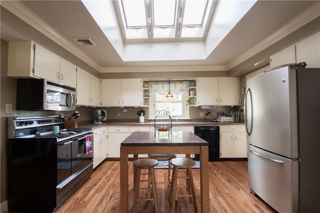 77 Pine Tree Road Portsmouth, RI 02871 - Photo 11 of 40 Gallery Image 11