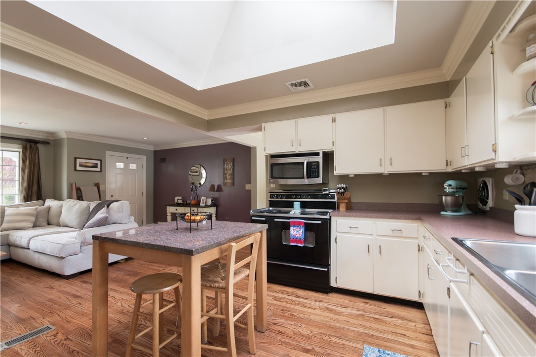 77 Pine Tree Road Portsmouth, RI 02871 - Photo 9 of 40 Gallery Image 9
