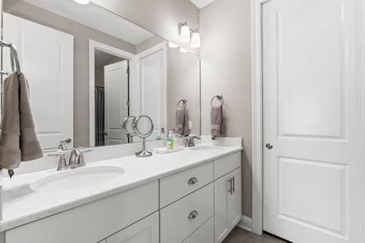 48 Barefoot Cove Freeport, FL 32439 - Photo 40 of 82 a bathroom with double sink and a mirror