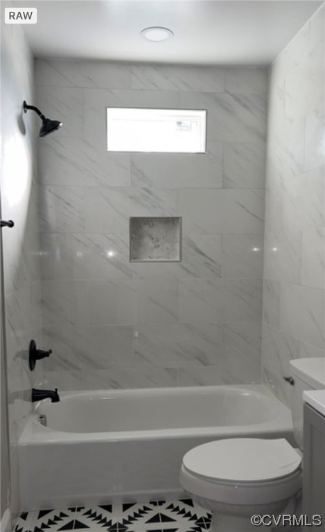 809 St James Street Petersburg, VA 23803 - Photo 8 of 9 a bathroom with a toilet and a bathtub