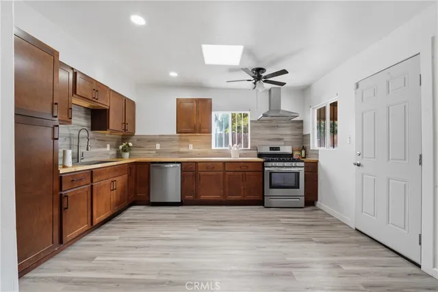 $599,999 | 1724 East 10th Street, Long Beach, CA 90813