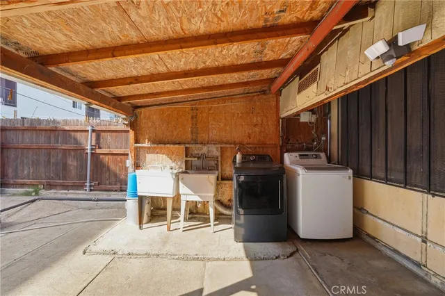 $599,999 | 1724 East 10th Street, Long Beach, CA 90813