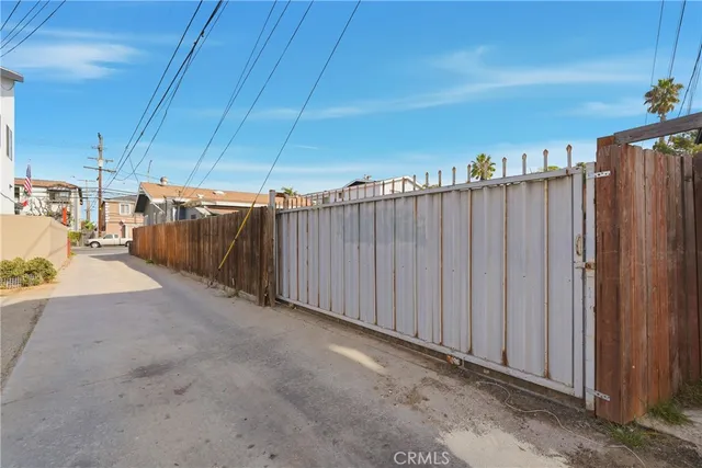 $599,999 | 1724 East 10th Street, Long Beach, CA 90813