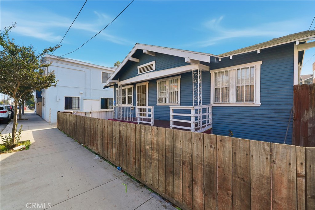1724 East 10th Street Long Beach, CA 90813 - Photo 4 of 25 a view of a house with wooden fence