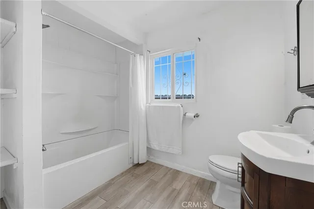 $599,999 | 1724 East 10th Street, Long Beach, CA 90813