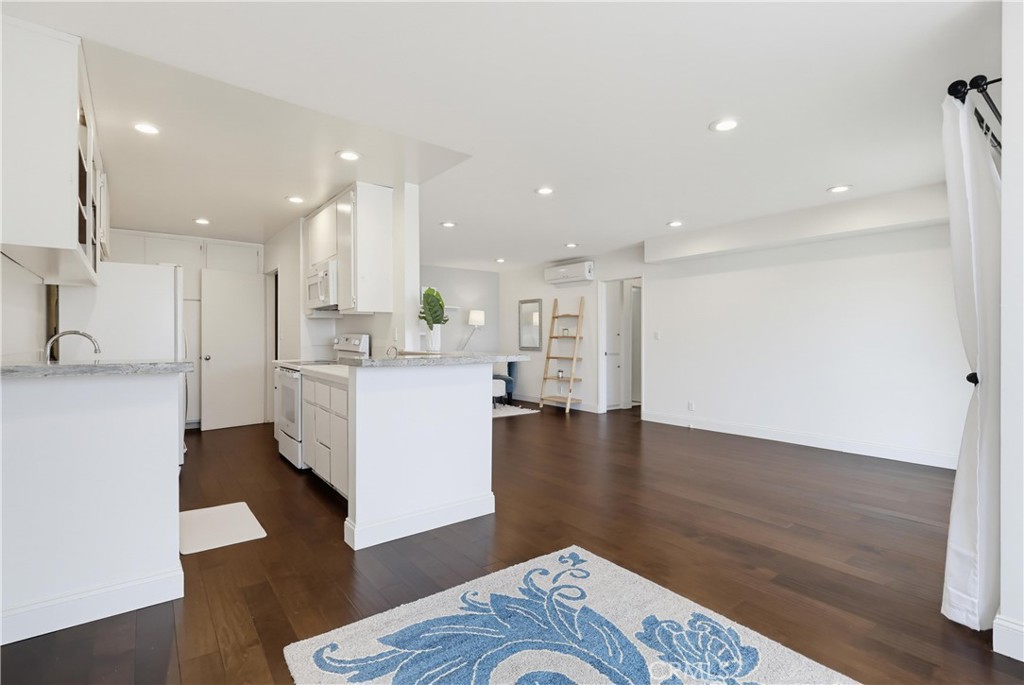 8738 Delgany Avenue, Unit 301 Playa del Rey, CA 90293 - Photo 8 of 32 Gallery Image 8