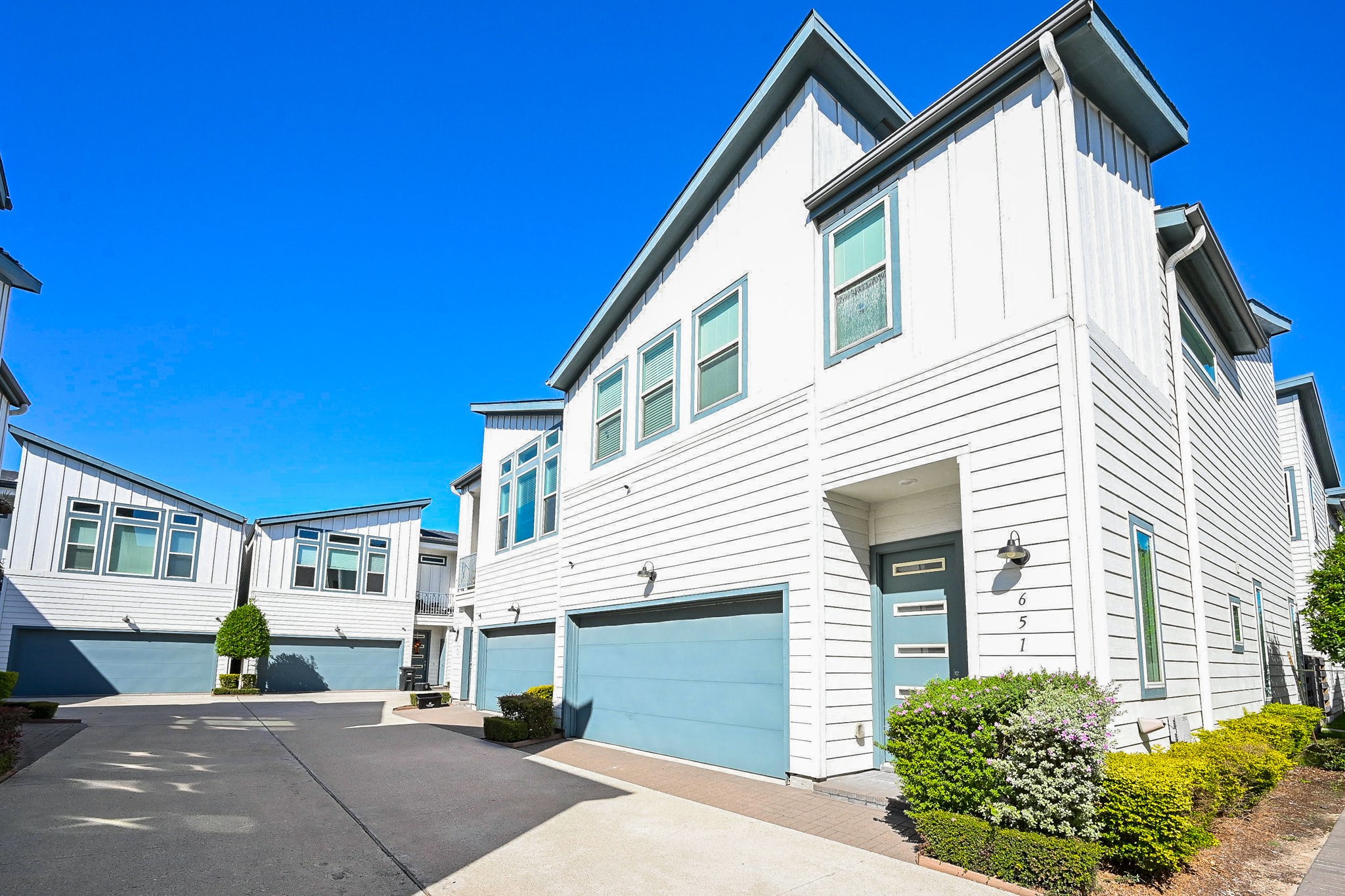 651 Press Street Houston, TX 77020 - Photo 1 of 20 a view of a house with a street