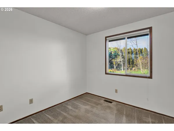 $550,000 | 27366 4th Street, Junction City, OR 97448