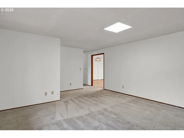 $595,000 | 27366 4th Street, Junction City, OR 97448