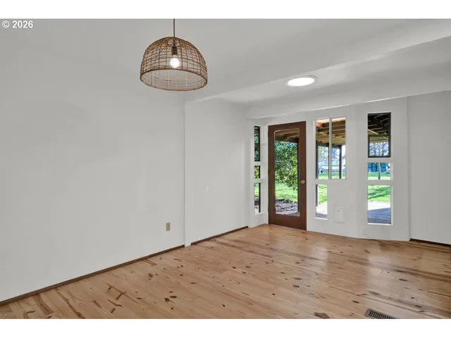 $595,000 | 27366 4th Street, Junction City, OR 97448