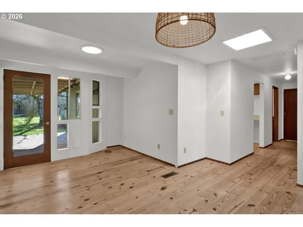 $550,000 | 27366 4th Street, Junction City, OR 97448