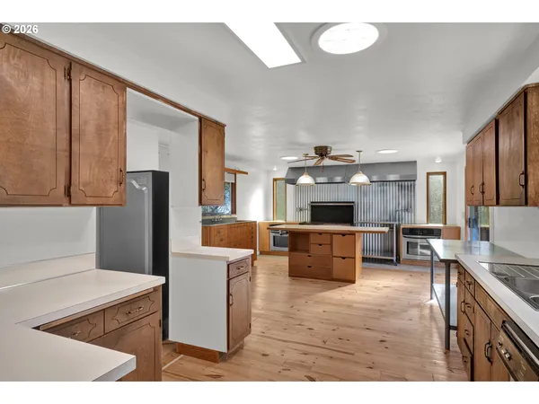$550,000 | 27366 4th Street, Junction City, OR 97448