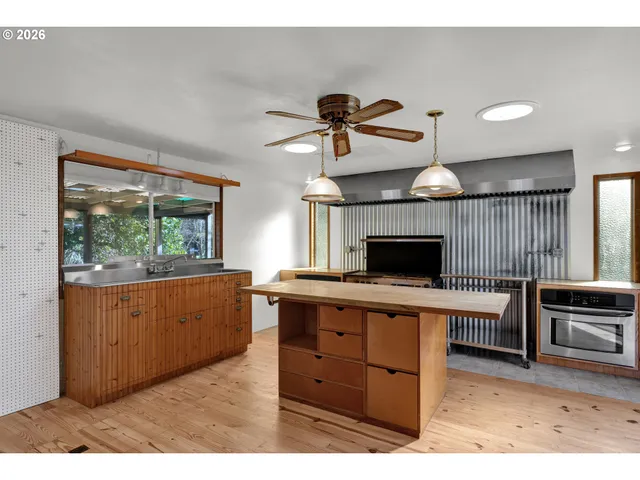 $595,000 | 27366 4th Street, Junction City, OR 97448