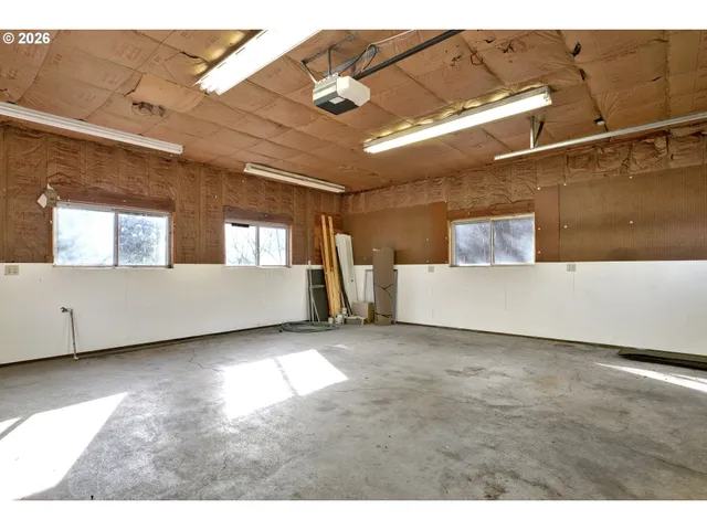 $595,000 | 27366 4th Street, Junction City, OR 97448