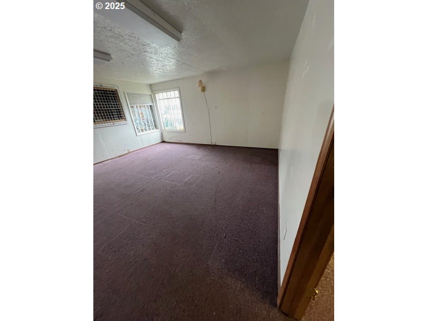 8325 Southeast Division Street Portland, OR 97216 - Photo 13 of 44