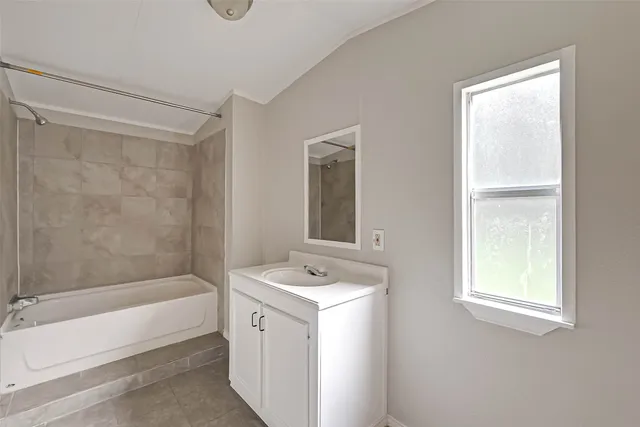 $1,050 | 9553 Private Road, Dayton, TX 77535