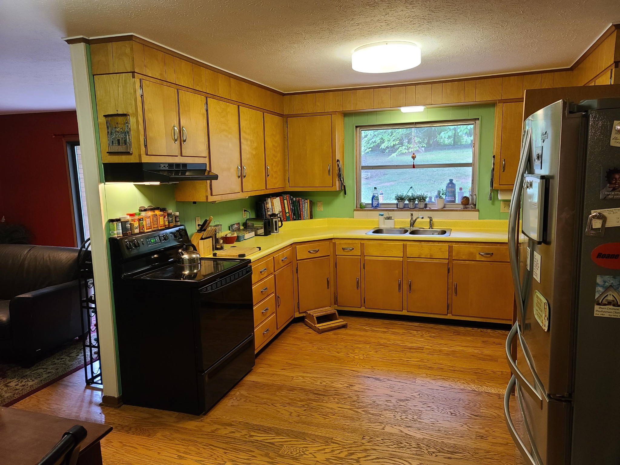 103 Carnegie Drive Oak Ridge, TN 37830 - Photo 5 of 34 a kitchen with a sink appliances and cabinets