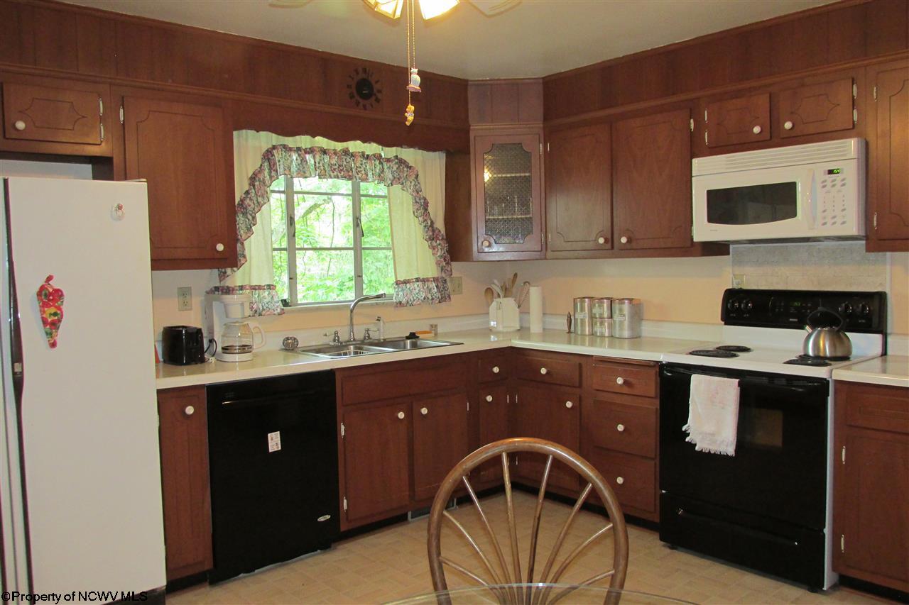 1910 Country Club Road Fairmont, WV 26554 - Photo 5 of 20 Gallery Image 5