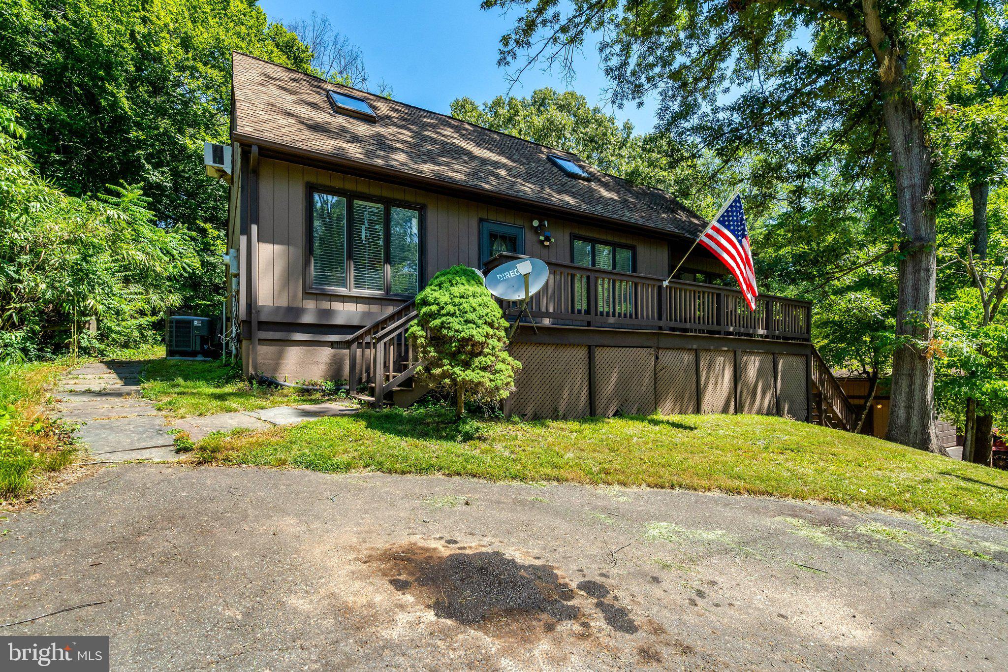 8844 McGrath Road Manassas, VA 20112 - Photo 2 of 27 Charming home with a welcoming porch.