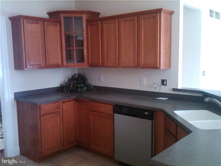 54 West Goldinger Road Dover, DE 19904 - Photo 2 of 23 Kitchen