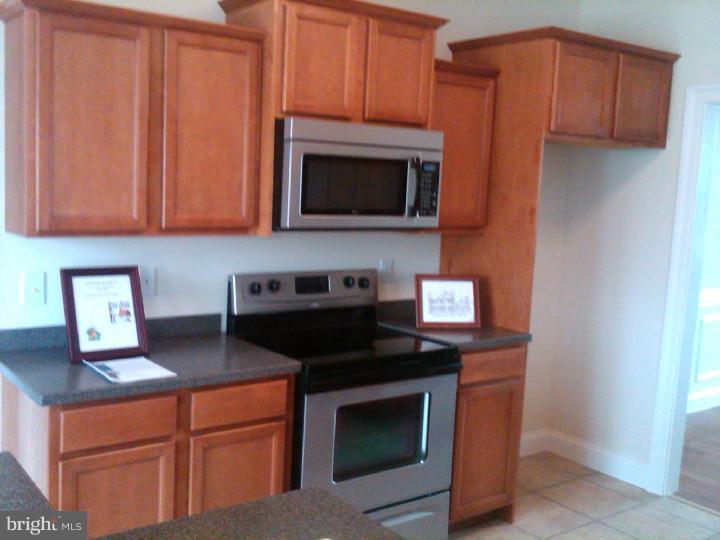 54 West Goldinger Road Dover, DE 19904 - Photo 3 of 23 Kitchen