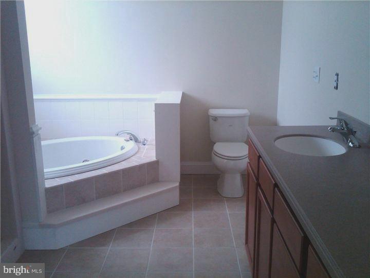 54 West Goldinger Road Dover, DE 19904 - Photo 8 of 23 Master Bathroom