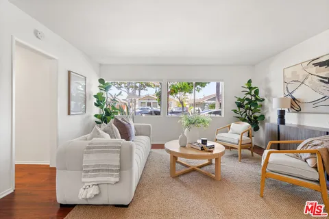 $495,000 | 360 Gladys Avenue, Unit 1, Long Beach, CA 90814