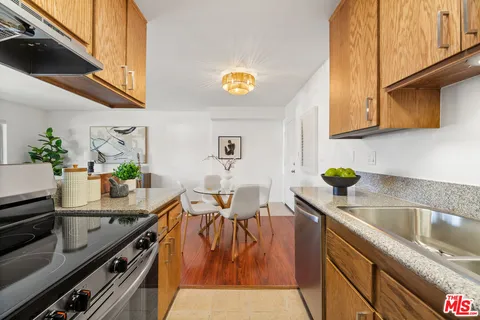 $495,000 | 360 Gladys Avenue, Unit 1, Long Beach, CA 90814