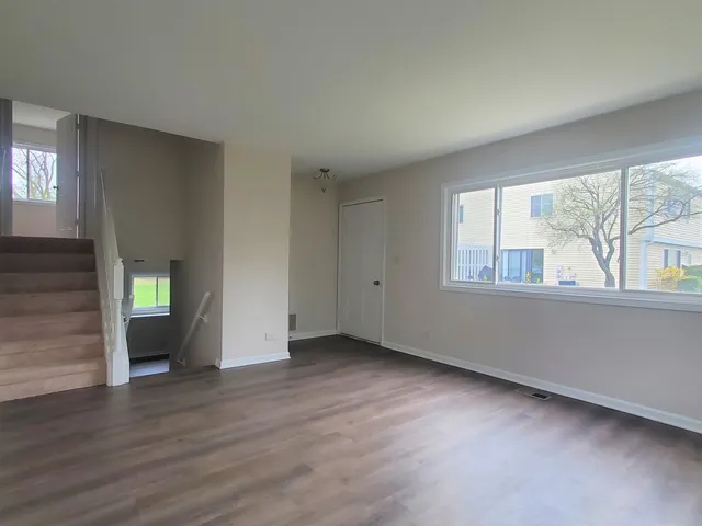 $2,200 | 811 Cambridge Place, Unit 811, Wheeling, IL 60090