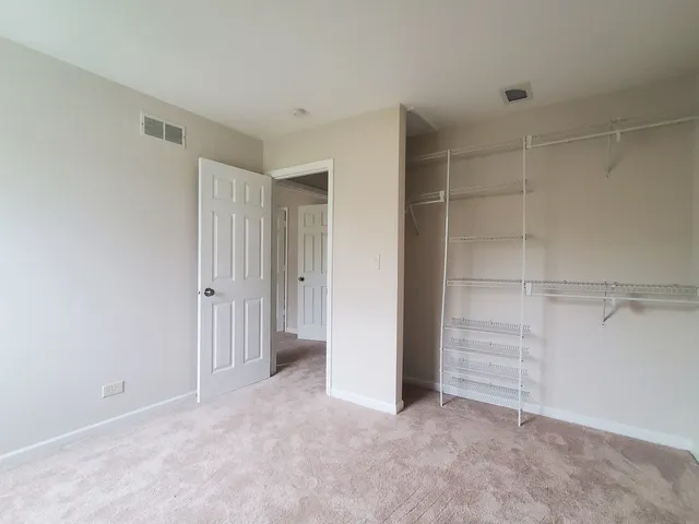 $2,200 | 811 Cambridge Place, Unit 811, Wheeling, IL 60090