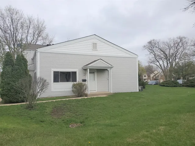 $2,200 | 811 Cambridge Place, Unit 811, Wheeling, IL 60090