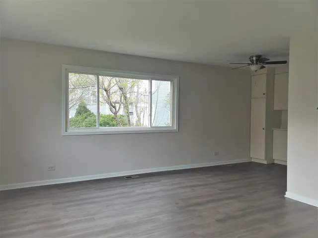 $2,200 | 811 Cambridge Place, Unit 811, Wheeling, IL 60090