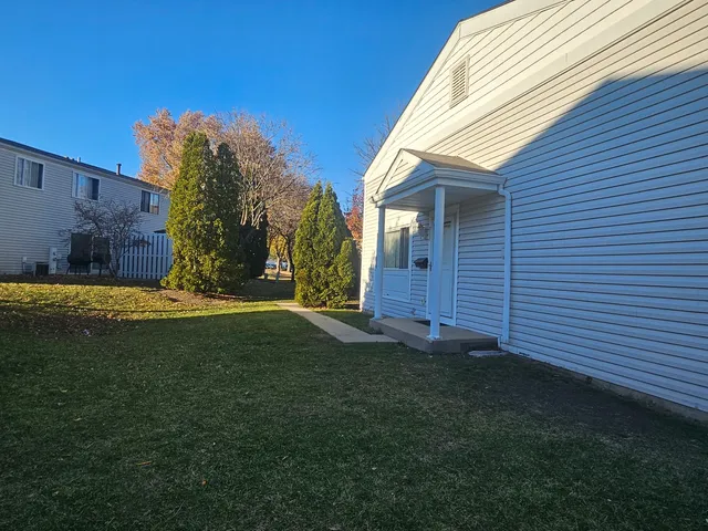 $2,200 | 811 Cambridge Place, Unit 811, Wheeling, IL 60090