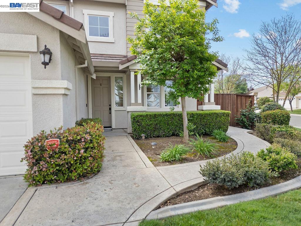 3400 Fallen Oak Drive Modesto, CA 95355 - Photo 54 of 59 a front view of a house with garden