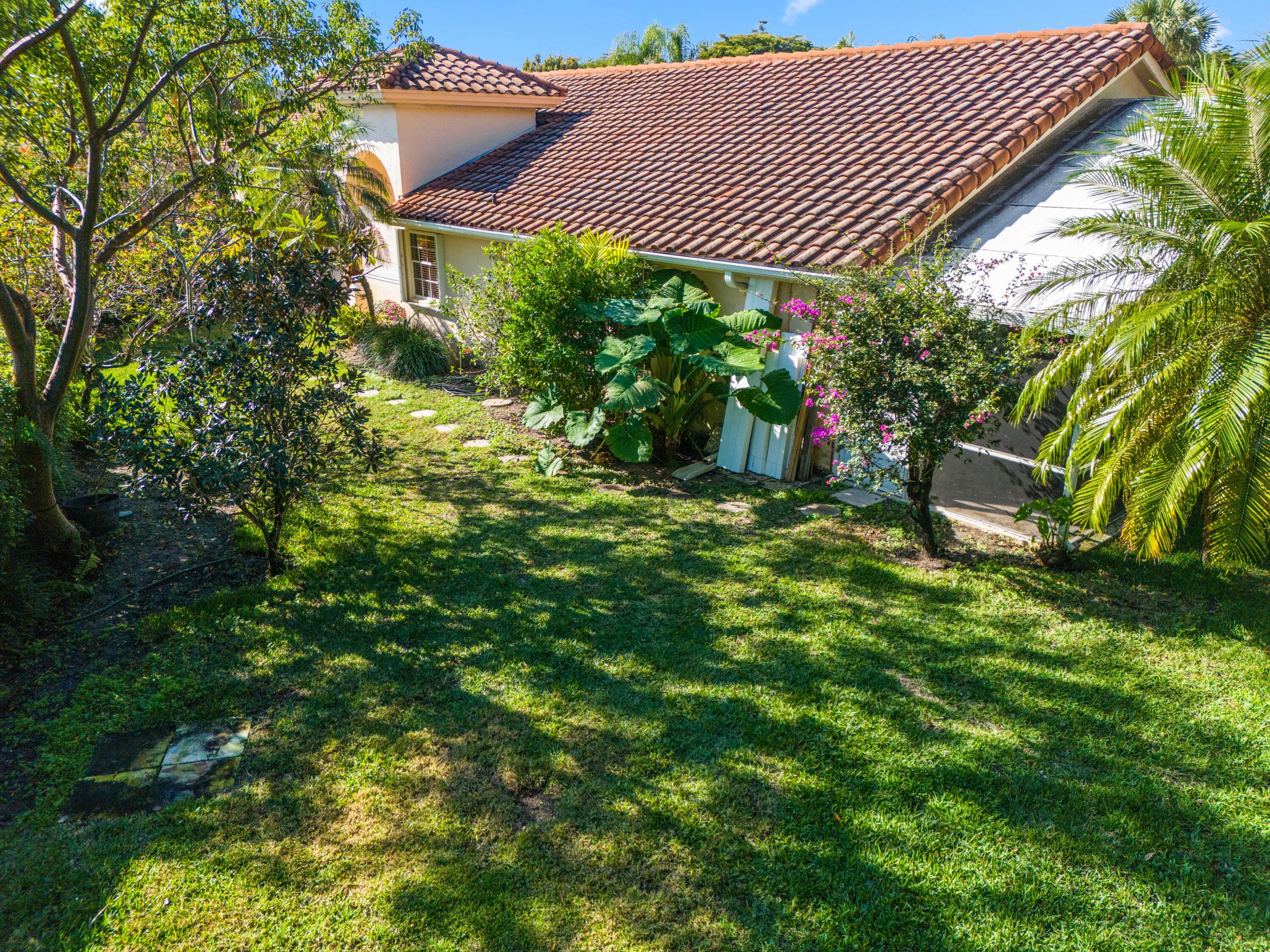 5125 Columbo Court Delray Beach, FL 33484 - Photo 46 of 60 a view of a back yard of the house