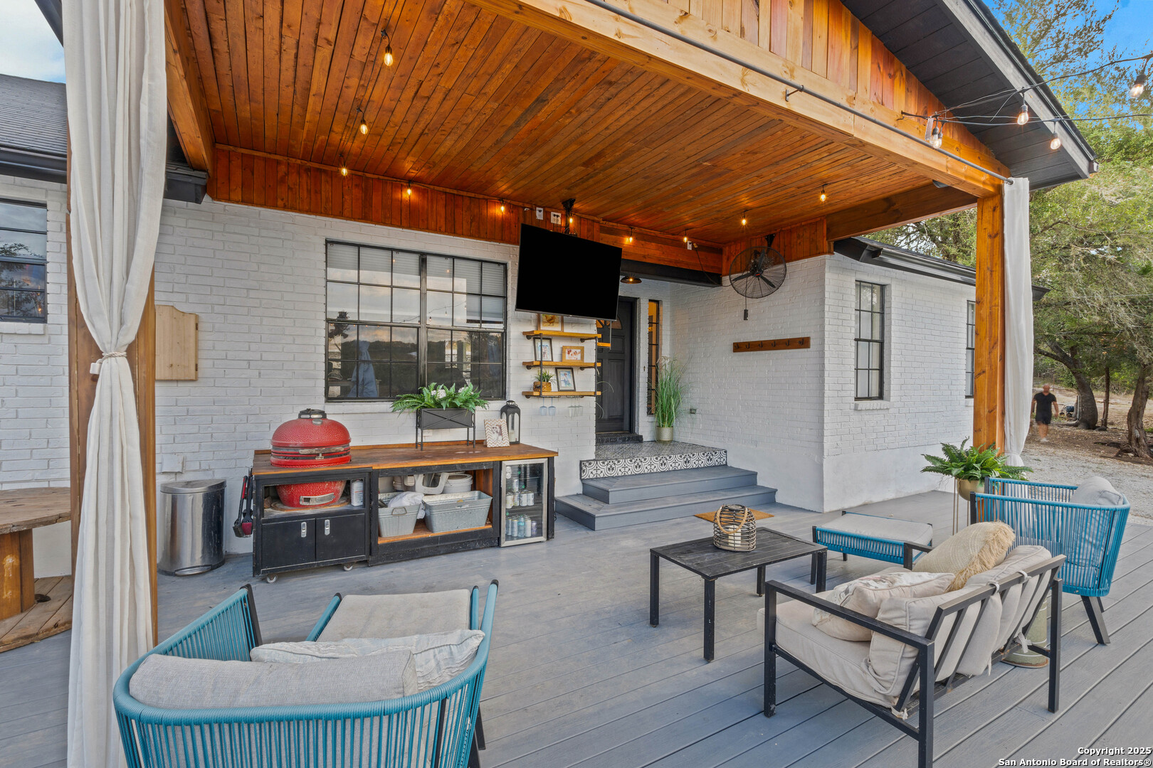2665 Casey Road Bulverde, TX 78163 - Photo 8 of 42 a sitting area with furniture and wooden floor