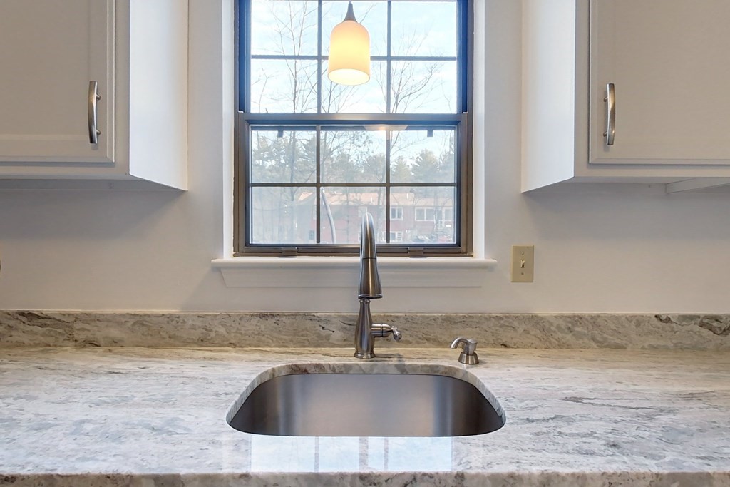 5 Cheyenne Road Pepperell, MA 01463 - Photo 3 of 38 Gallery Image 3