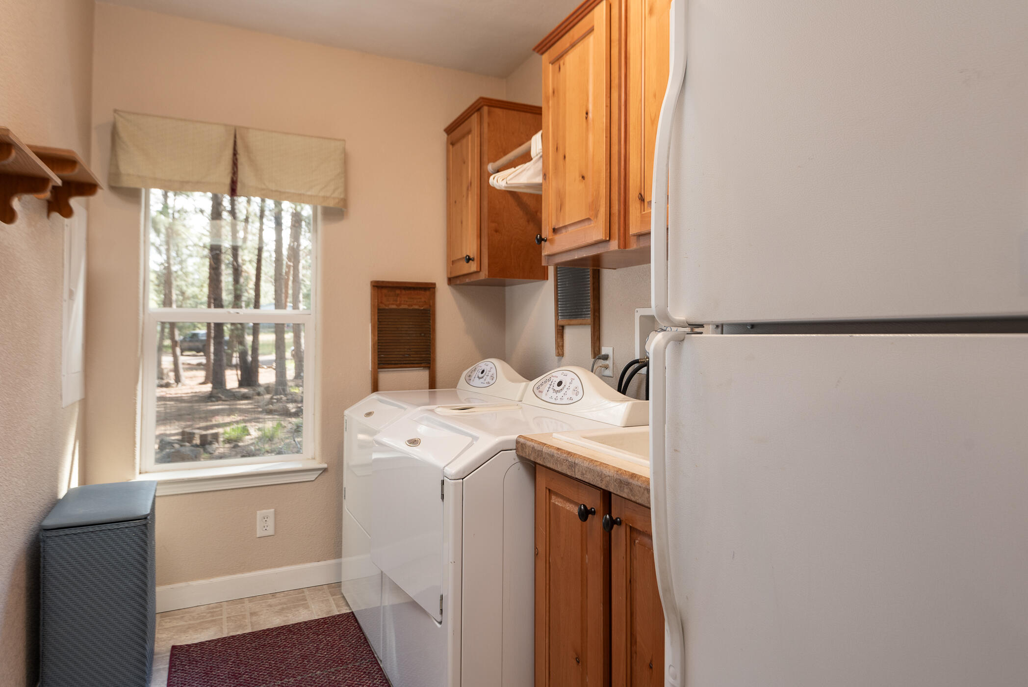 60055 Hopi Road Bend, OR 97702 - Photo 24 of 37 a utility room with dryer and washer