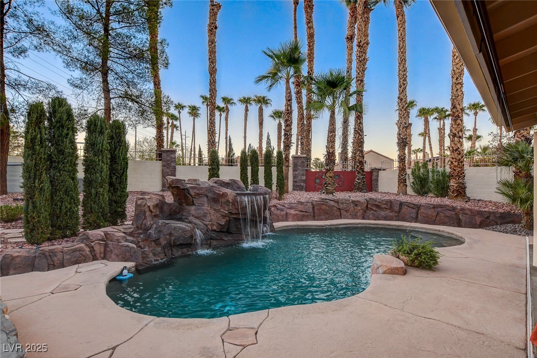 2134 Inverness Drive Henderson, NV 89074 - Photo 27 of 36 Gallery Image 27
