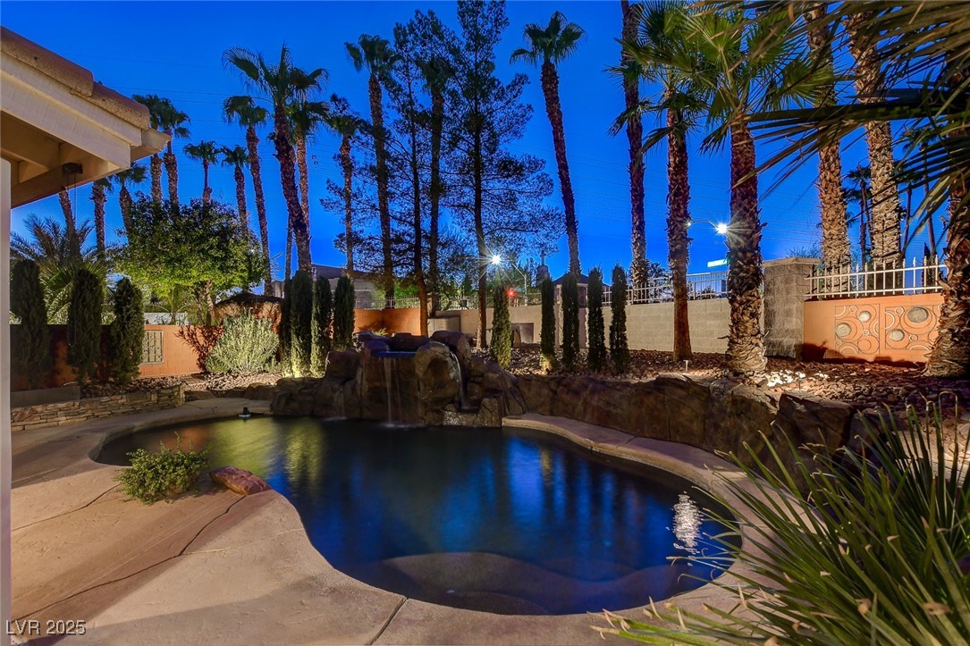 2134 Inverness Drive Henderson, NV 89074 - Photo 34 of 36 Gallery Image 34