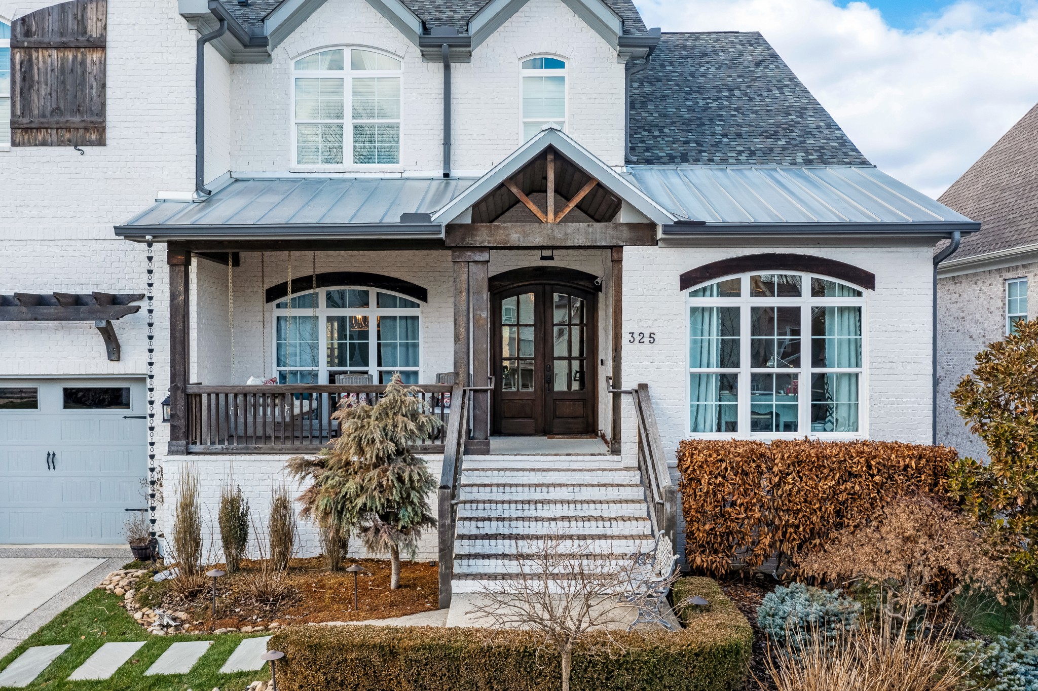 325 Circuit Road Franklin, TN 37064 - Photo 6 of 55 a front view of a house with garden