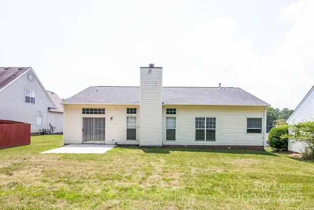 a view of a house with a yard and garage