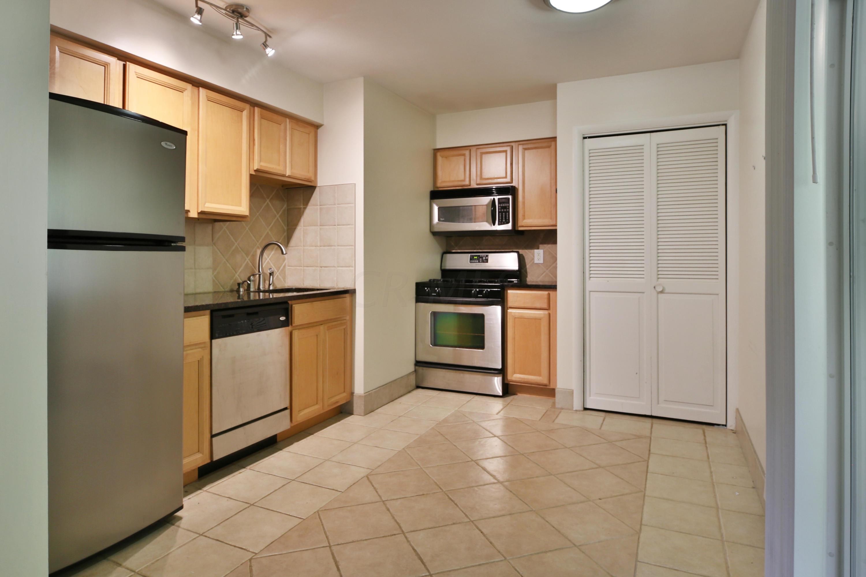 331 Fenway Road, Unit F Columbus, OH 43214 - Photo 11 of 26